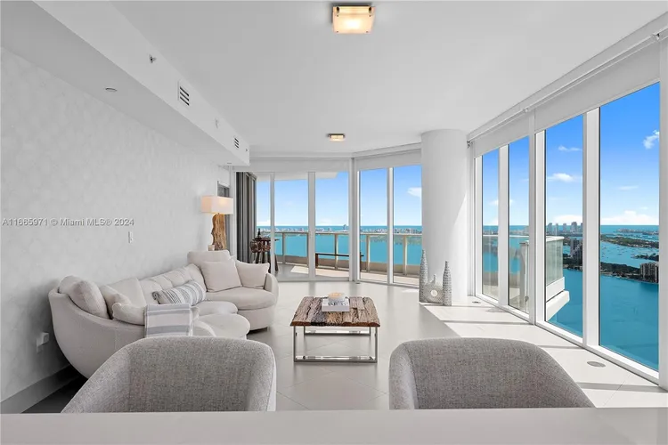 Paramount Bay #4102 image #15