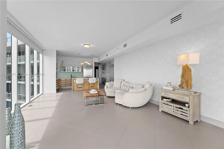 Paramount Bay #4102 image #16