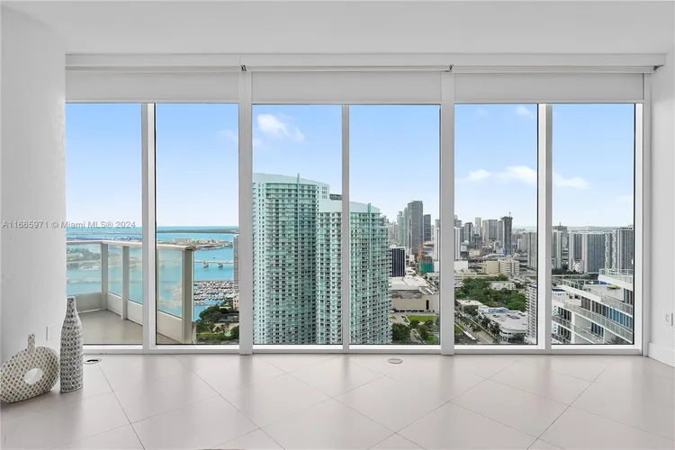 Paramount Bay #4102 image #17