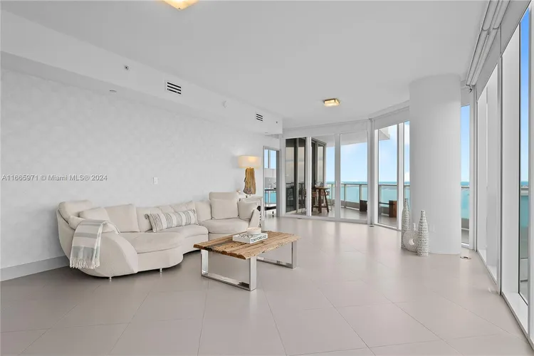 Paramount Bay #4102 image #18