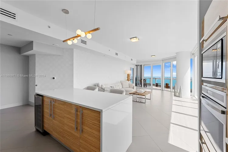 Paramount Bay #4102 image #23