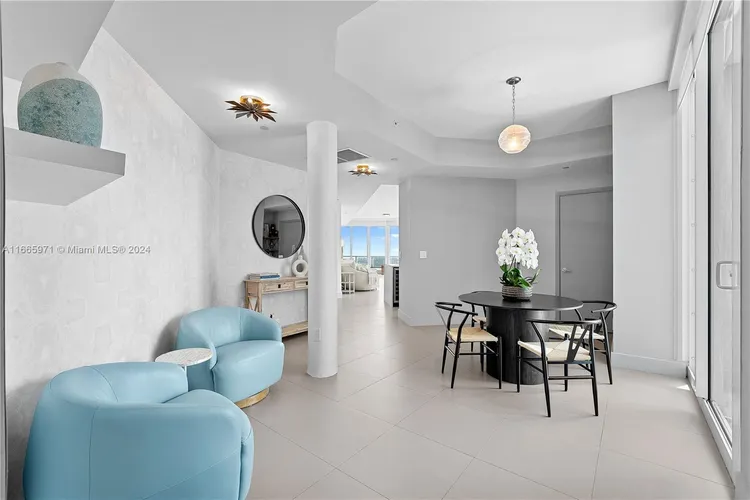 Paramount Bay #4102 image #25
