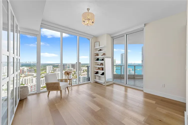 Paramount Bay #4102 image #35