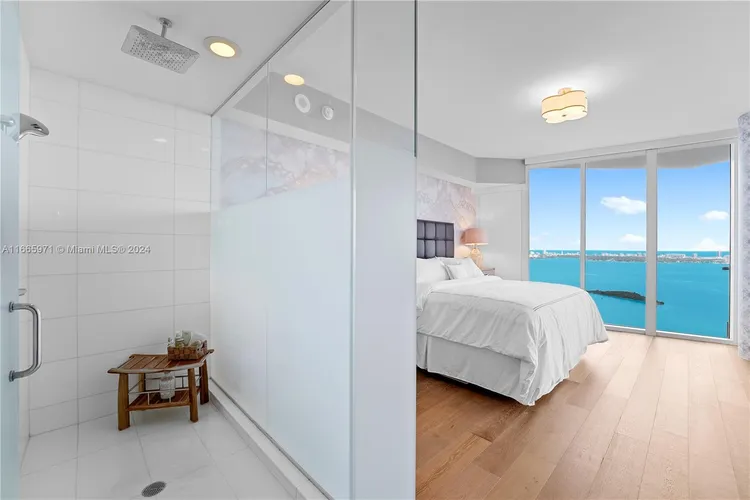 Paramount Bay #4102 image #8