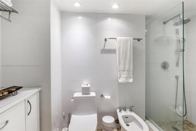 The Palace Condo #C3206 image #18
