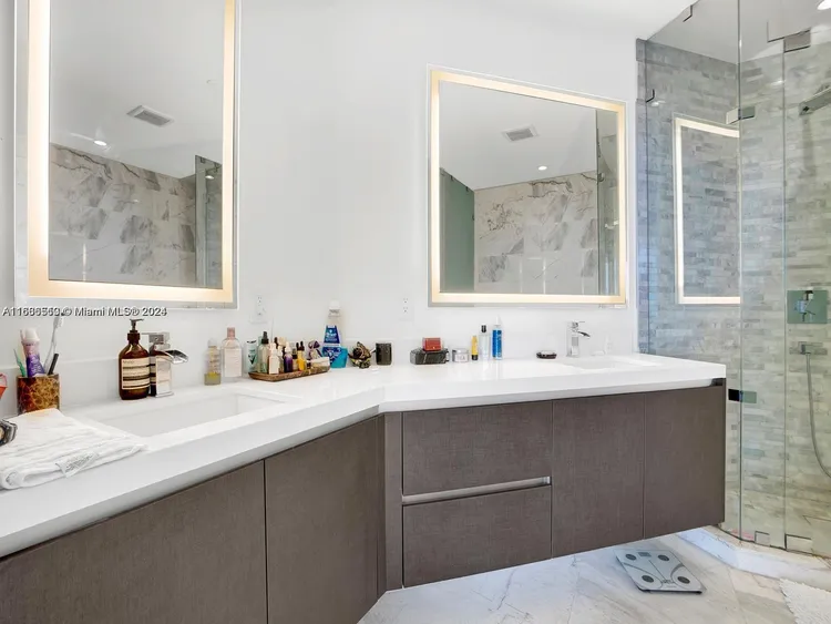 Paramount Miami Worldcenter #3504 image #11