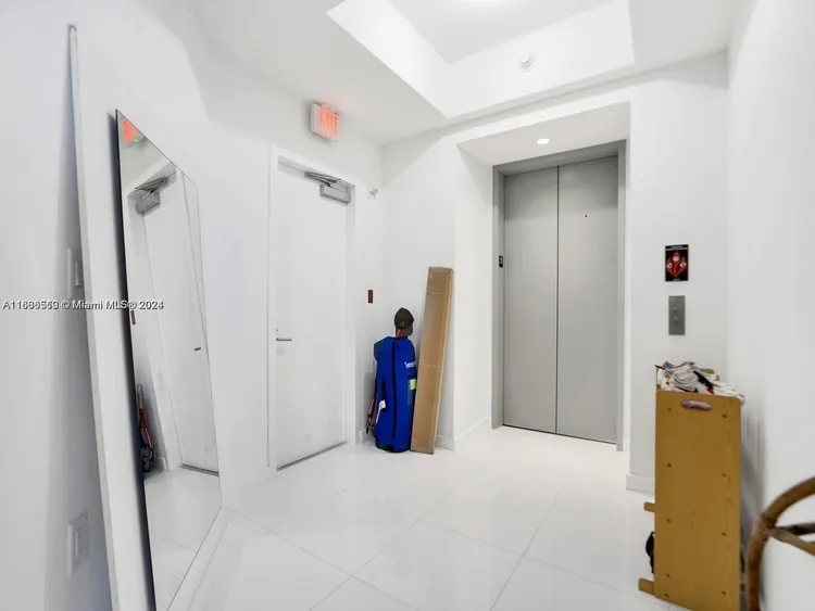 Paramount Miami Worldcenter #3504 image #14