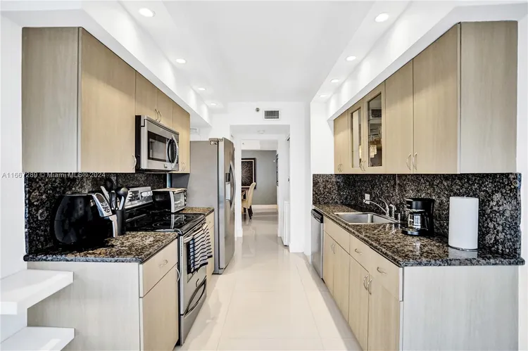 Hamptons West #M3 image #31