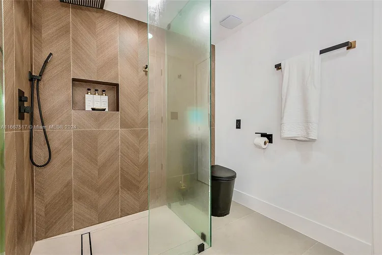 The Mercury #212 image #13