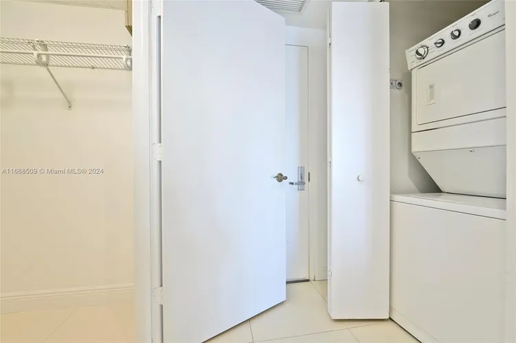 Icon Brickell I #3208 image #11