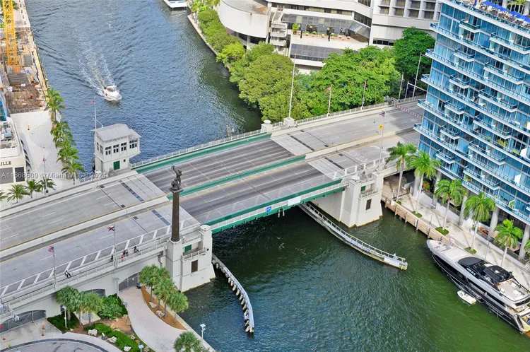 Icon Brickell I #3208 image #19