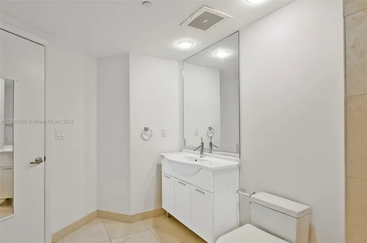 Icon Brickell I #3208 image #8