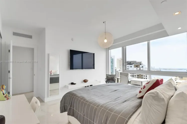 Icon Brickell II #3101 image #30