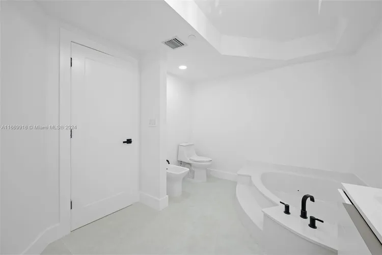 Hamptons West #1511 image #12