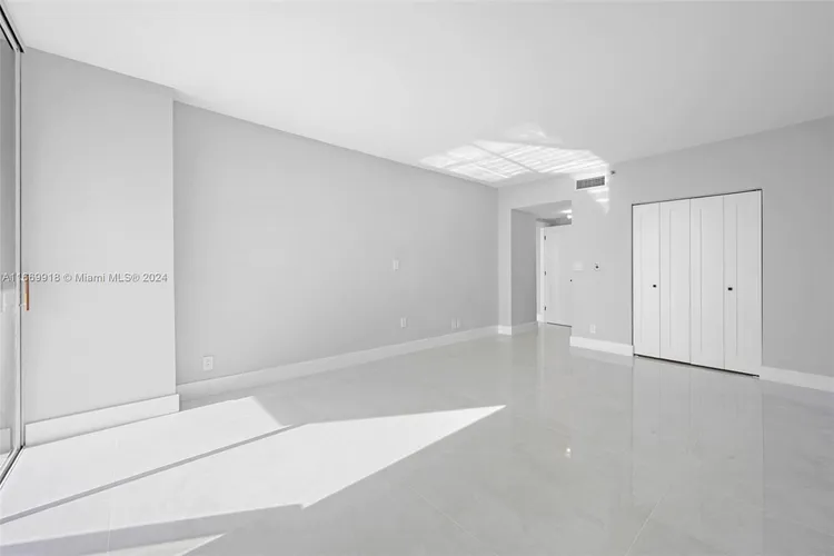 Hamptons West #1511 image #9