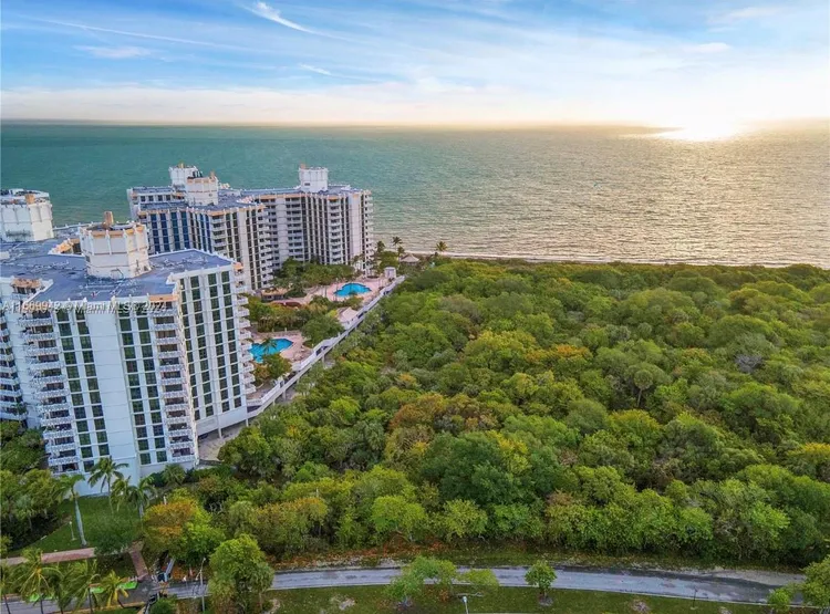 Towers of Key Biscayne #D1207 image #18