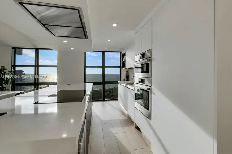 Towers of Key Biscayne #D1207 image #9