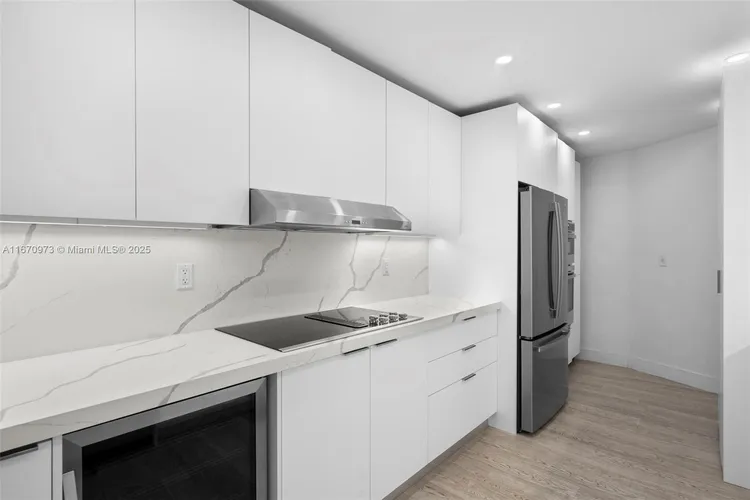 Towers of Key Biscayne #E105 image #12