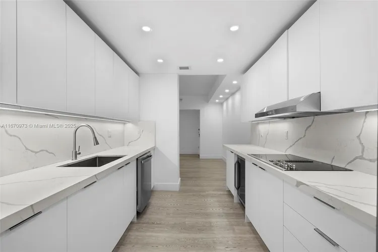 Towers of Key Biscayne #E105 image #24