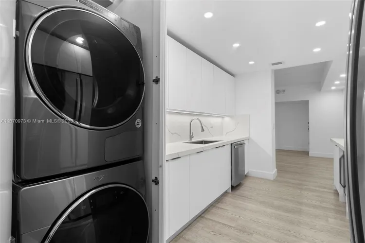 Towers of Key Biscayne #E105 image #25