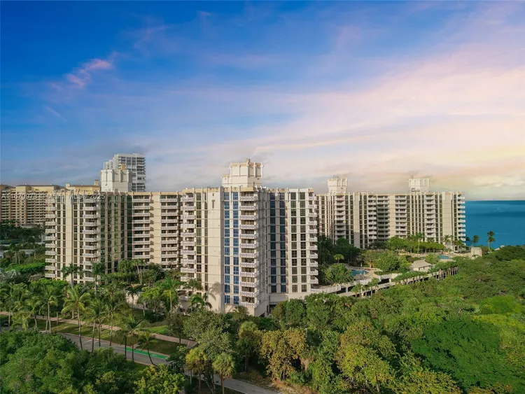 Towers of Key Biscayne #E105 image #41