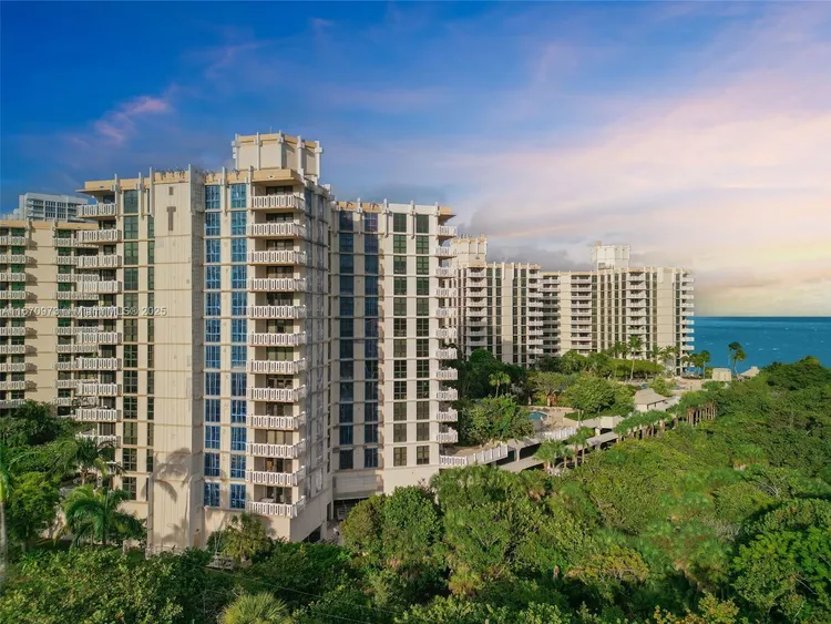 Towers of Key Biscayne #E105 image #42