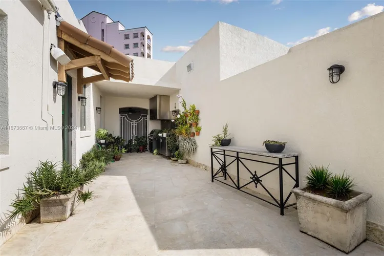 Avignon in the Gables #PH19 image #26