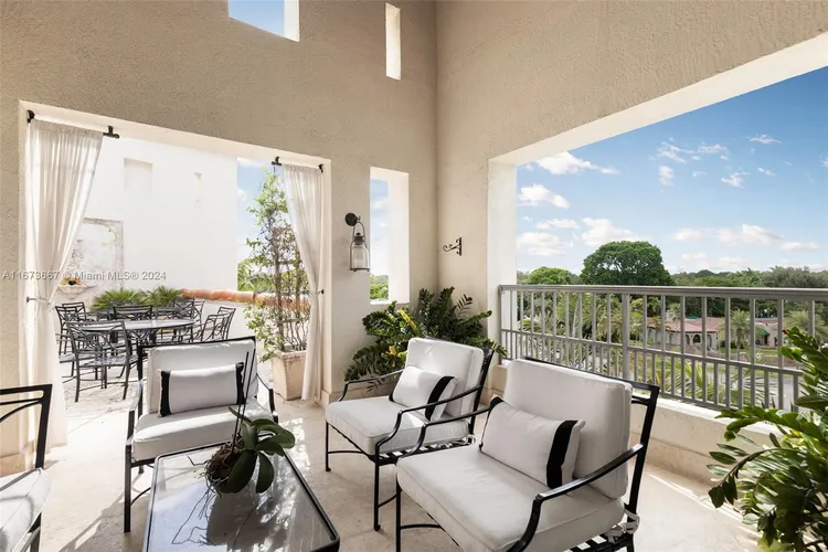 Avignon in the Gables #PH19 image #30