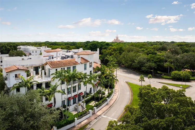 Avignon in the Gables #PH19 image #36