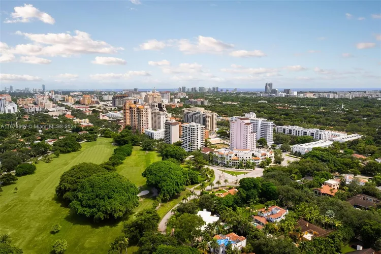 Avignon in the Gables #PH19 image #38