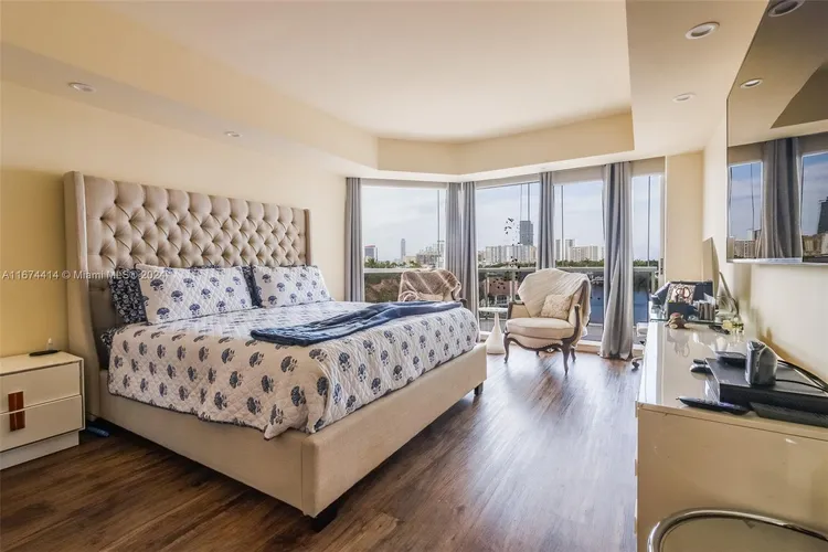 One Island Place #504 image #15