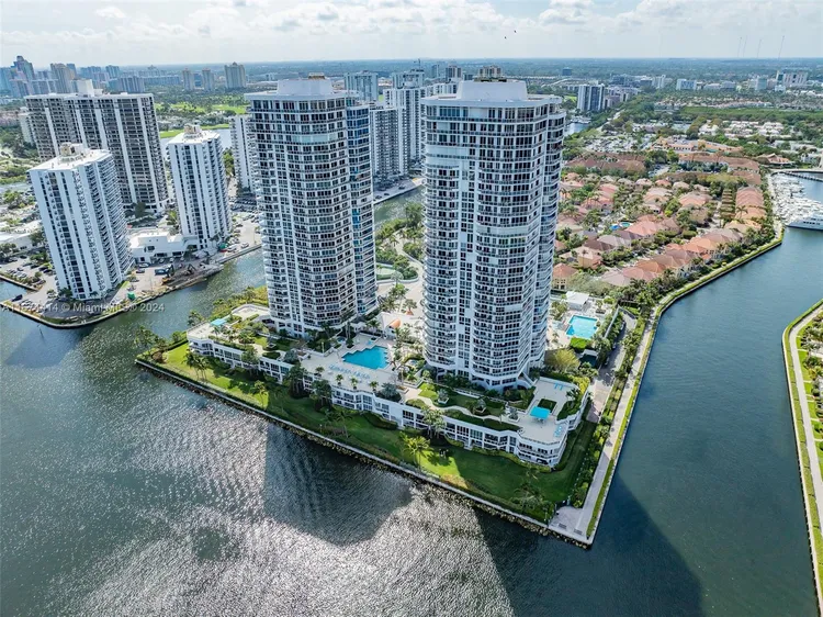 One Island Place #504 image #32