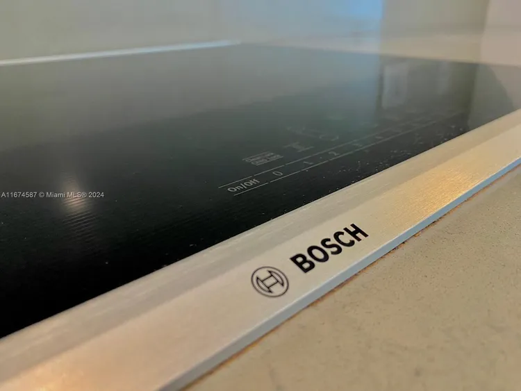 The Bond #3107 image #15