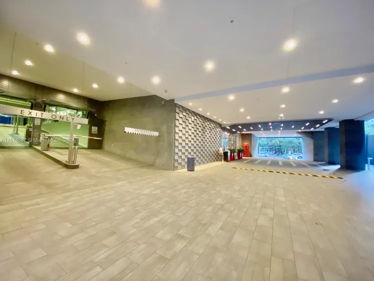 The Bond #3107 image #18