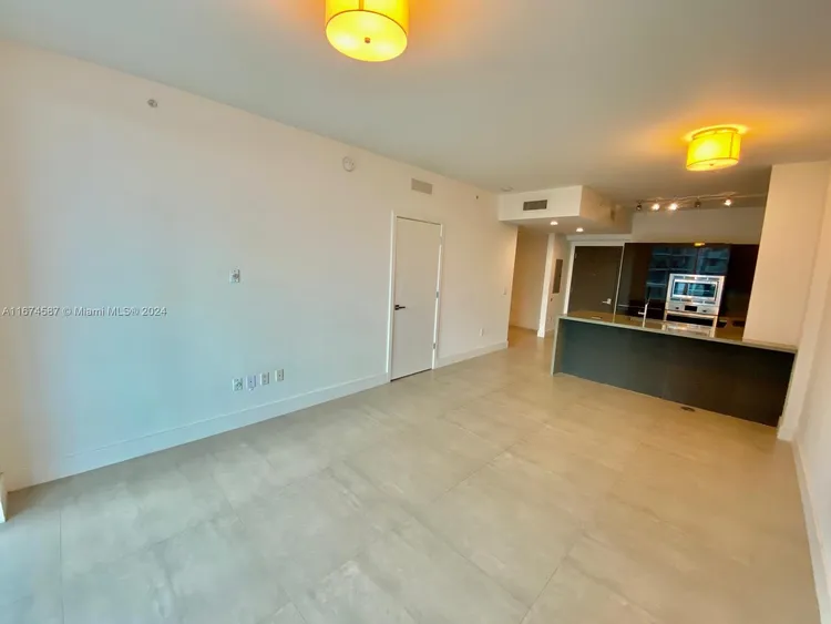 The Bond #3107 image #9