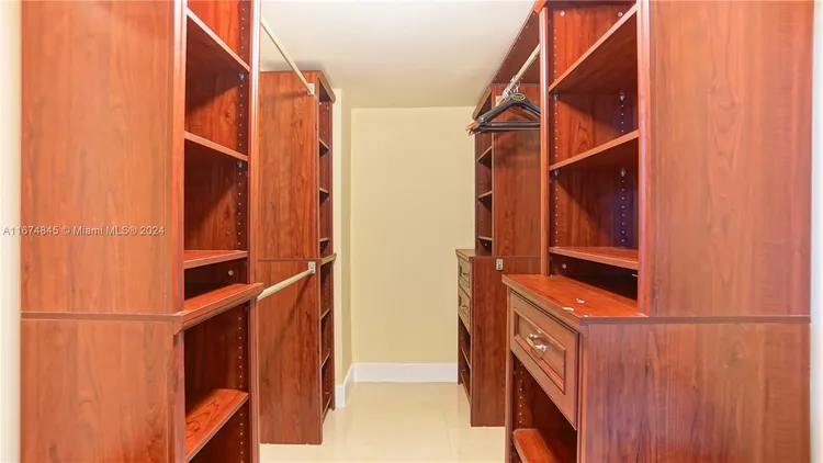 Carriage Club North #922 image #12