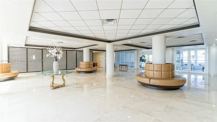 Carriage Club North #922 image #13