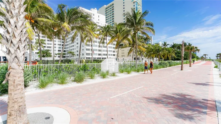 Carriage Club North #922 image #16