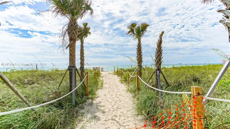 Carriage Club North #922 image #17