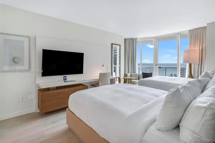 Hilton Q Club #1413 image #8