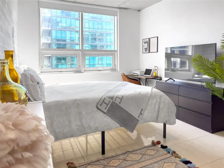 Midblock Condominium #718 image #29