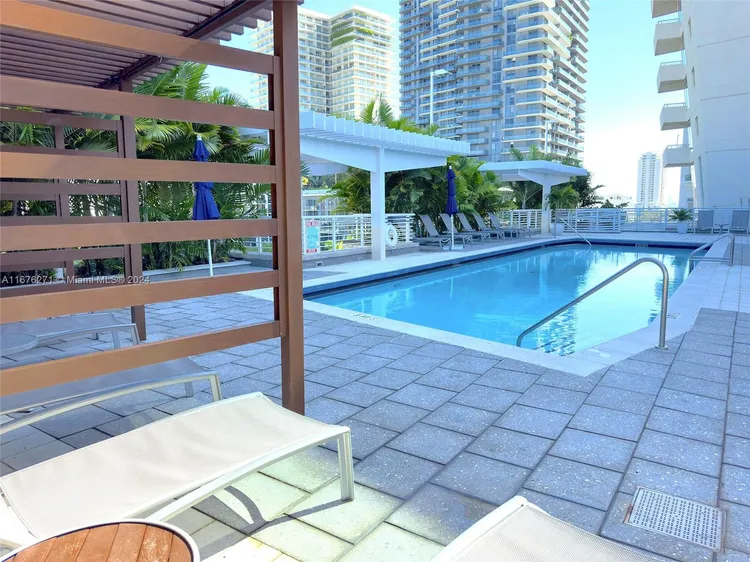 Midblock Condominium #718 image #38
