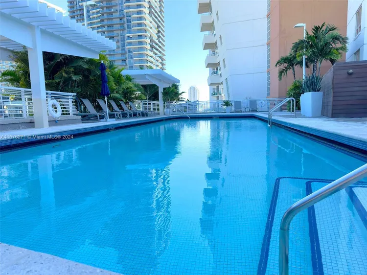 Midblock Condominium #718 image #39