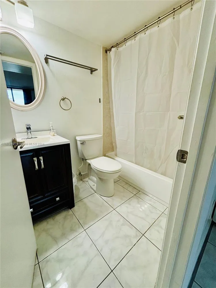 Brickell Key II #1001 image #17