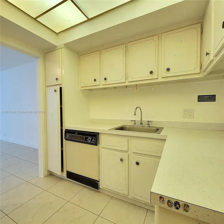 Alexander Towers #608 image #13