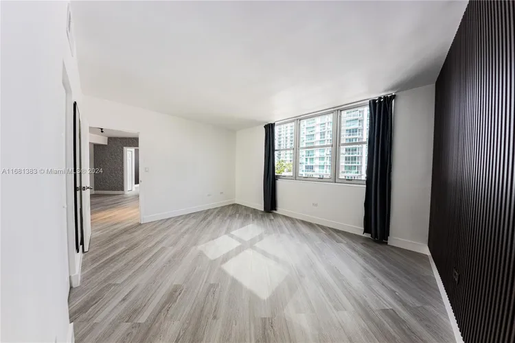 Four Ambassadors #1450 image #11