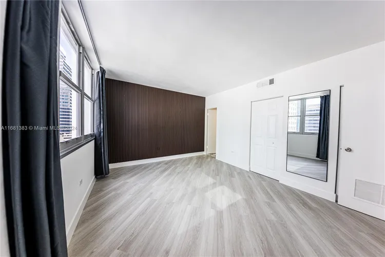 Four Ambassadors #1450 image #12