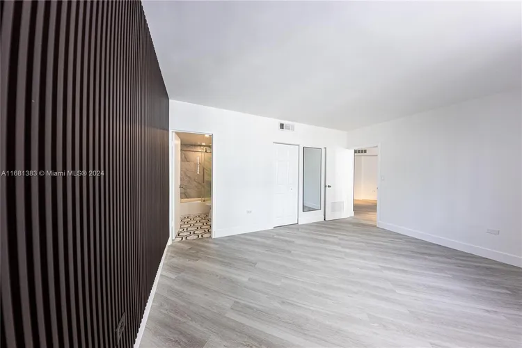 Four Ambassadors #1450 image #13