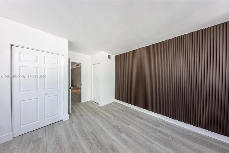 Four Ambassadors #1450 image #17