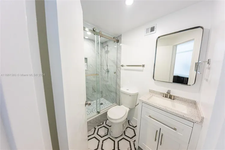 Four Ambassadors #1450 image #19